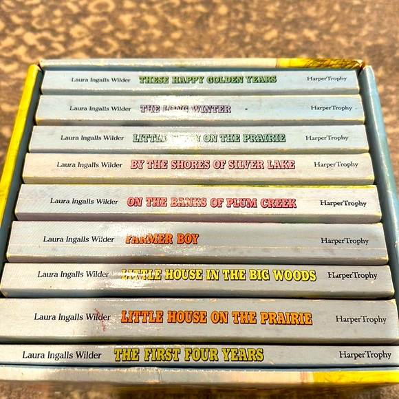 VINTAGE SET OF LITTLE HOUSE BOOKS 9 - Picture 2 of 10